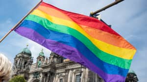几十人在维多利亚集会，因为他们希望同性恋转换治疗继续下去