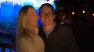 一名女子分享了男友在迪斯尼乐园惊喜求婚后的不幸反应