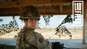 英国军队的无所畏惧的女性战斗，使世界成为一个更好的地方