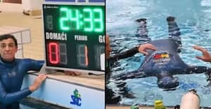 潜水员在水下憋气24分33秒，创造世界纪录