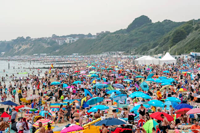 英国的海滩今年的温度记录了7月最热的7月。信用：PA