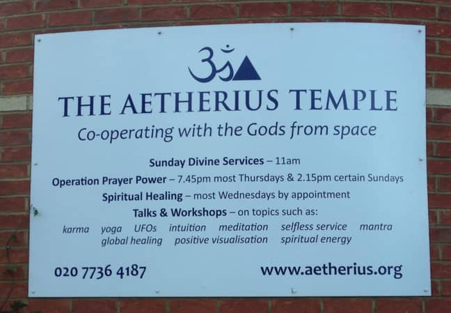 富勒姆广告服务的Aetherius神庙外面的标志。