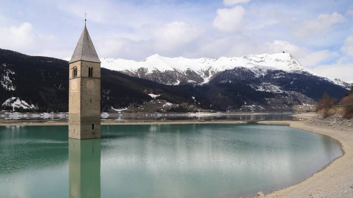 意大利失落的村庄70年后首次从湖中浮现