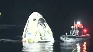 Spacex自1968年以来完成首次夜间Splashdhowldling Landing