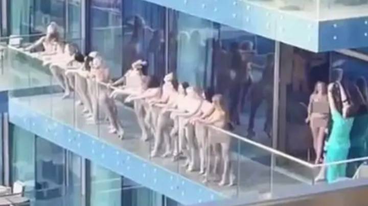 “以色列色情频道”在迪拜阳台上摆裸照